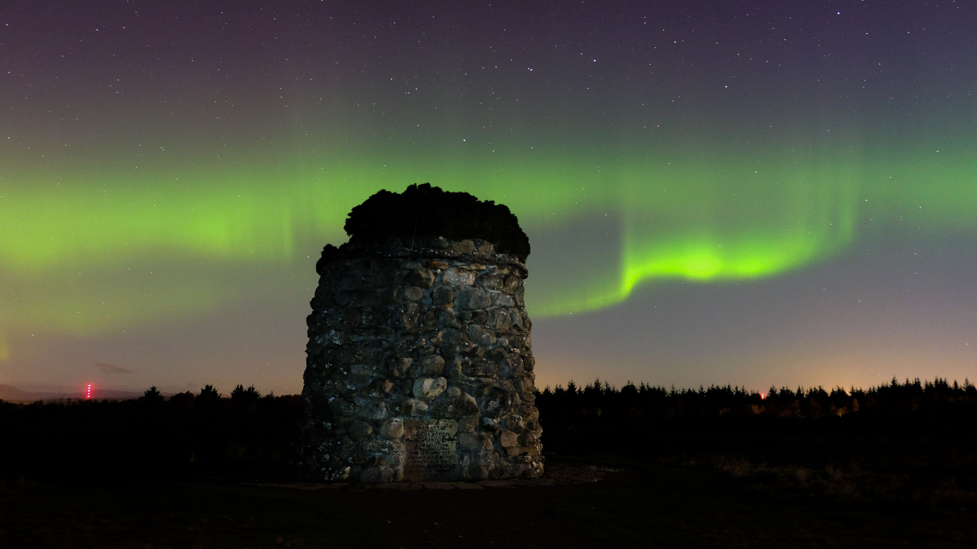 Northern lights over a old cairn 